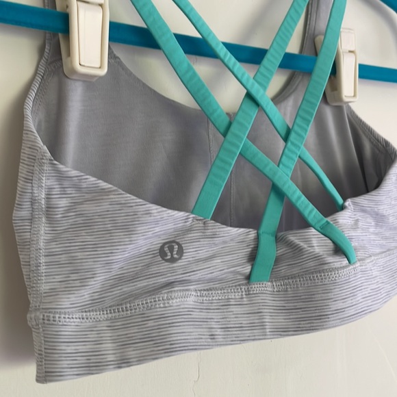 Lululemon Grey and Teal Energy Strappy Sports Bra - Picture 4 of 9